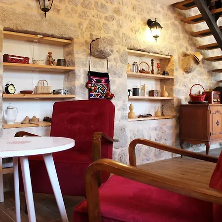 Stone Aria Appartement *